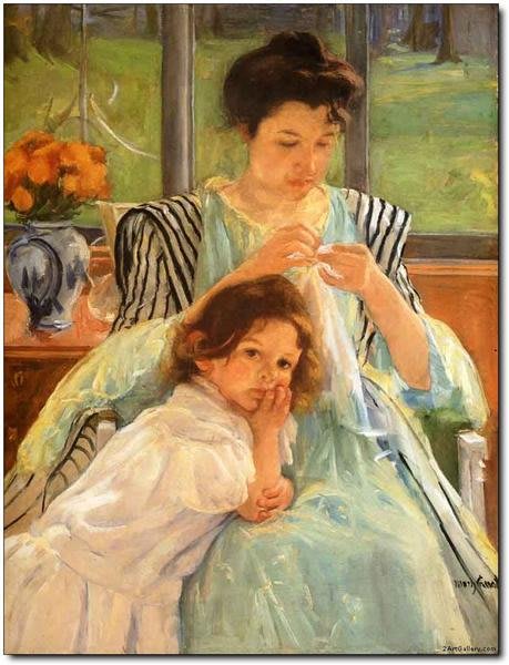 Jeune mère concentrée sur sa couture, un enfant près d'elle.