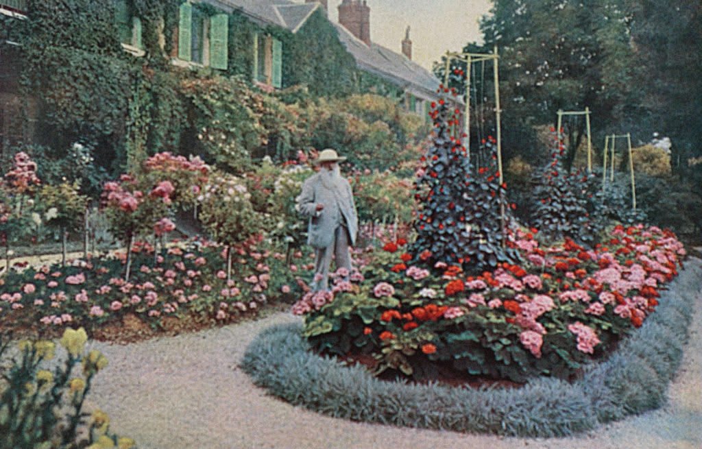 Monet in Giverny in 1905