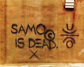 Graffito SAMO di Jean-Michel Basquiat su un muro