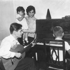 Tom Jobim am Klavier