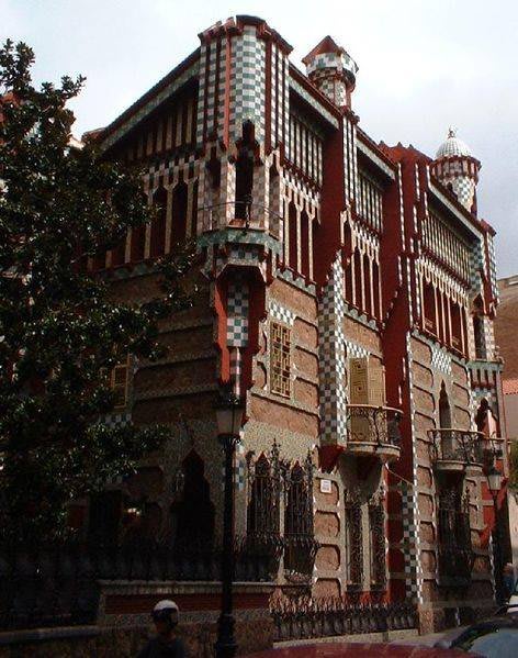 Antoni Gaudí: Biographie et Œuvre