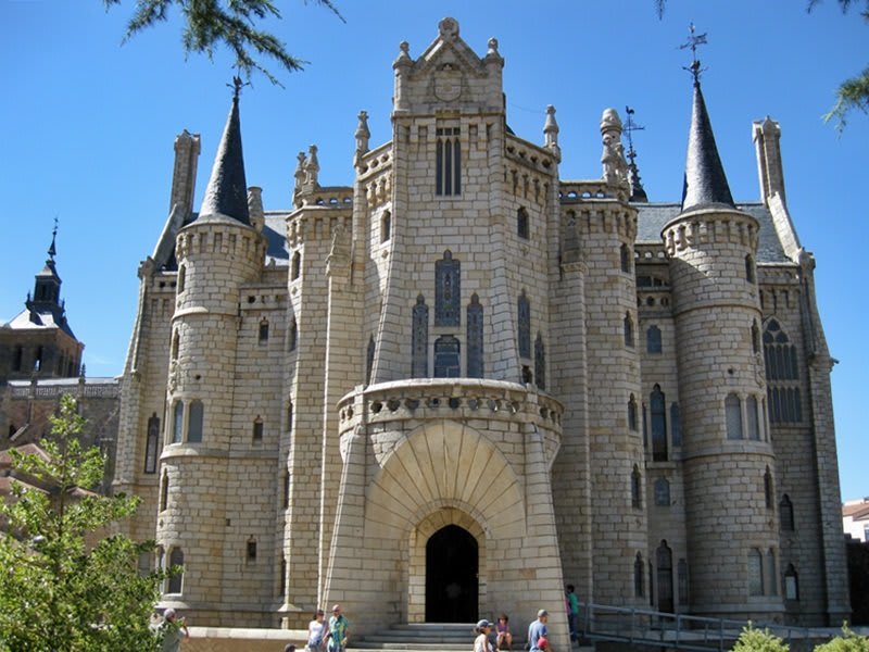 Antoni Gaudí: Biographie et Œuvre