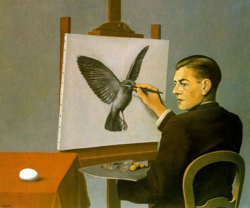 Autoportrait de René Magritte peignant un oiseau à partir d'un œuf, posant le regard sur le spectateur.