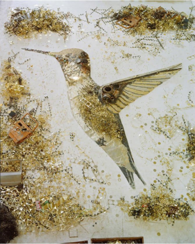 Biographie de Vik Muniz - Déchets a utilisé des ferrailles métalliques
