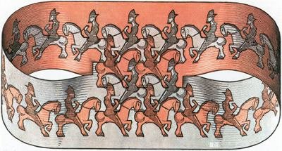 Illustration de M.C. Escher, des poissons et des oiseaux s'interchangeant dans une tessellation.