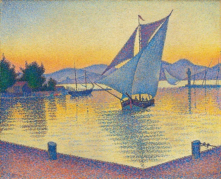 Tramonto a Saint-Tropez, un dipinto a olio di Paul Signac del 1892 con un porto illuminato dal sole calante, barche e montagne sullo sfondo