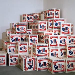 Opera d'arte di Andy Warhol con elementi tecnologici o immagini digitali astratte