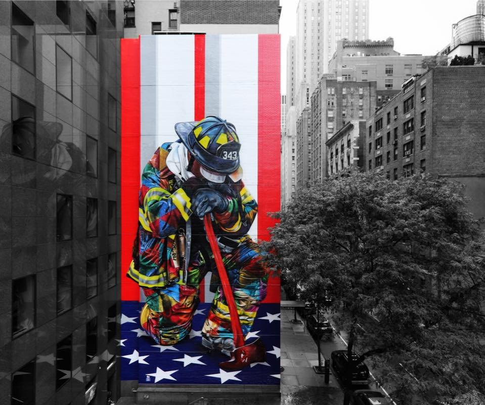 The Brave of September 11th: Located on New York's Third Avenue, in September 2018, Eduardo Kobra produced this mural in homage to the victims of the terrorist attack on September 11, 2001. It is impactful, reminding us of the sad moment of the Twin Towers' collapse at the World Trade Center. The mural features a firefighter with helmet number 343, referencing the number of firefighters who died in this tragedy, along with stars representing the victims and the American flag in the foreground.