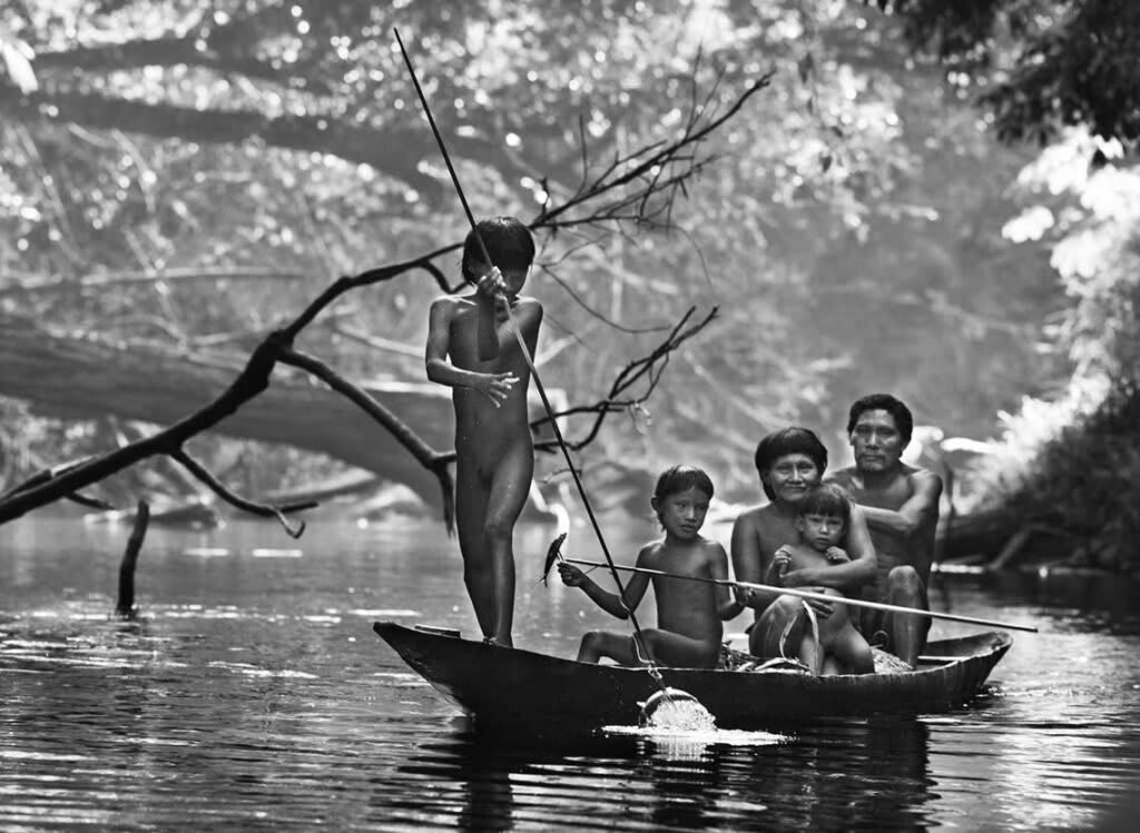 Paesaggio dell'Amazzonia, dal progetto 'Altre Americhe' di Sebastião Salgado