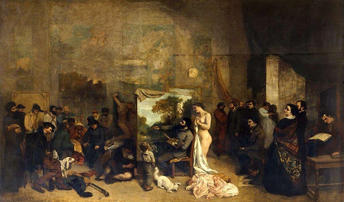 Dipinto a olio realista che ritrae lo studio di Gustave Courbet, con l'artista al lavoro su una tela, immerso nella luce naturale e circondato da oggetti d'arte.