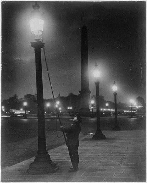 Laternenanzünder. Brassaï. 1933