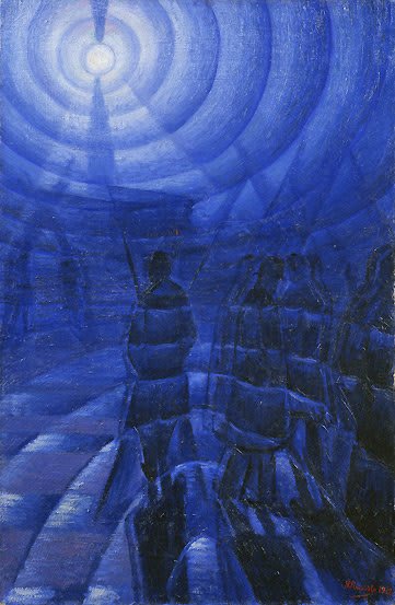 Futuristisches Gemälde mit mehreren überlappenden Formen und Farben, die die Hektik einer modernen Stadt und Kriegsszenen andeuten.