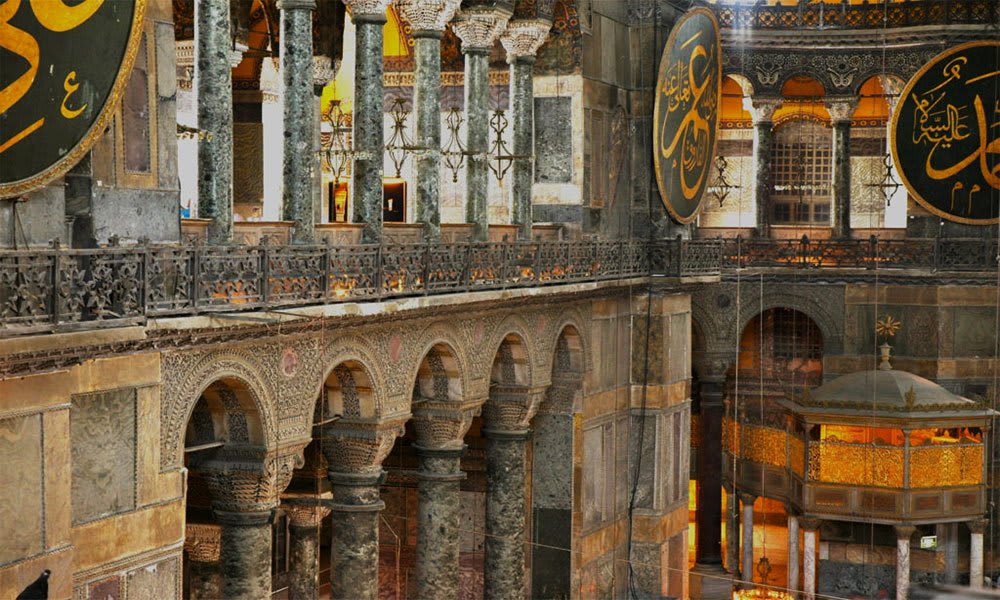 Minarett der Basilika von Santa Sofia
